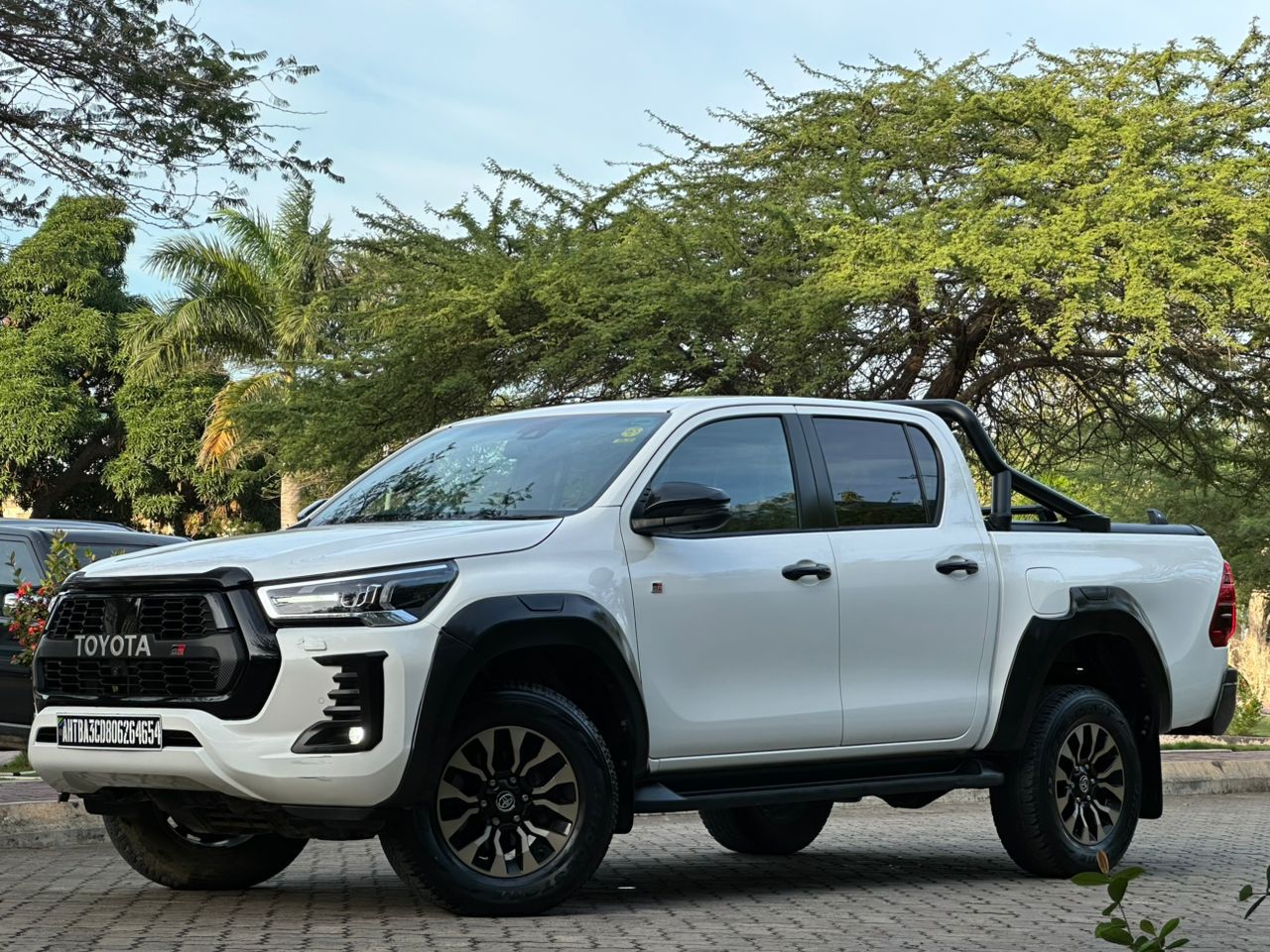 HILUX DOUBLE CABIN thumbnail 5